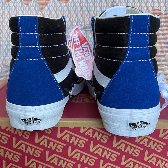 Vans Men’s Sk8-Hi Bolt
Suede/Canvas True Blue/BIack
VN0A5JIVTBB
Sneakers - Picture 13 of 16
